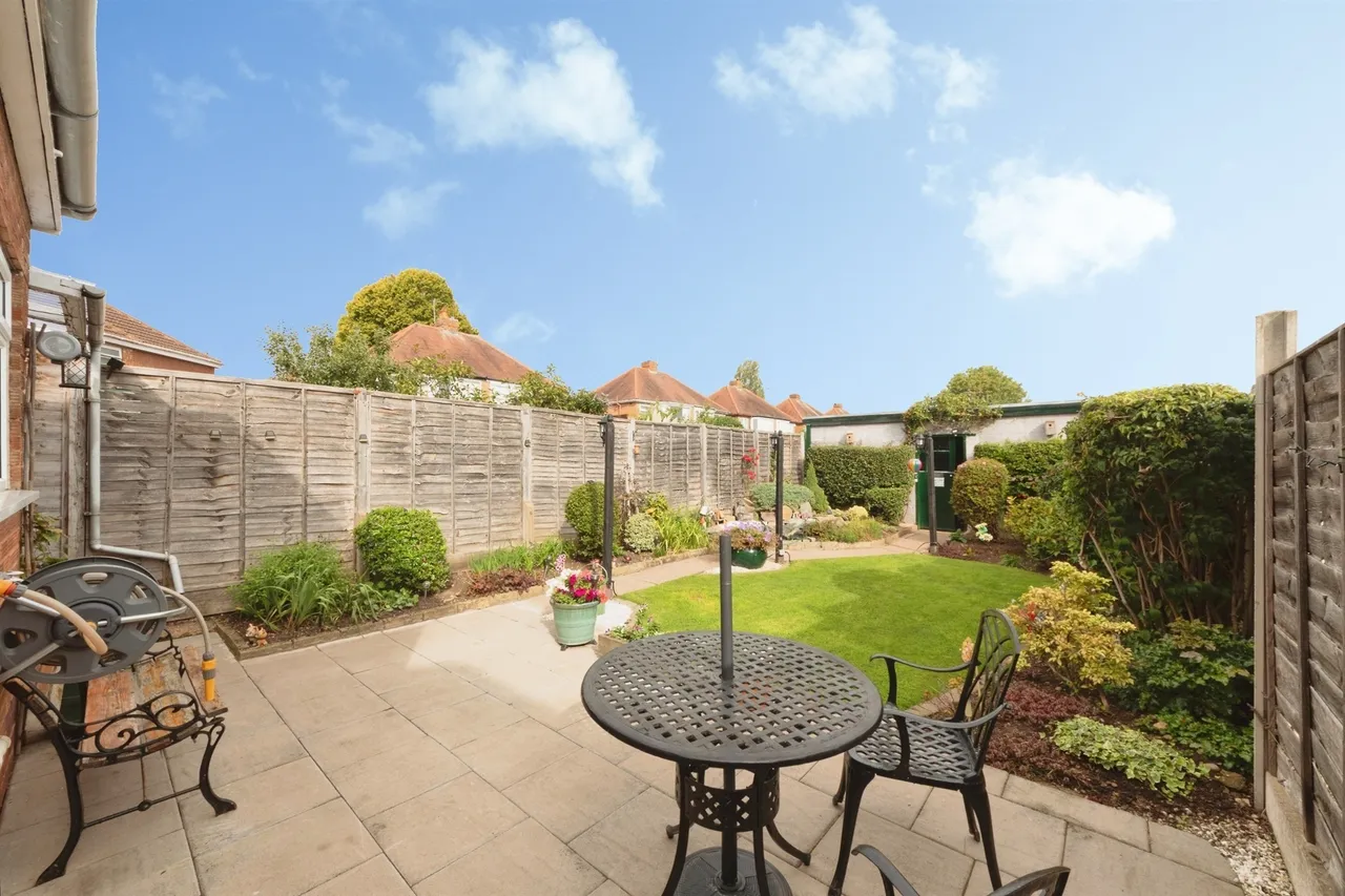The Vineries, Birmingham, B27, photo 22