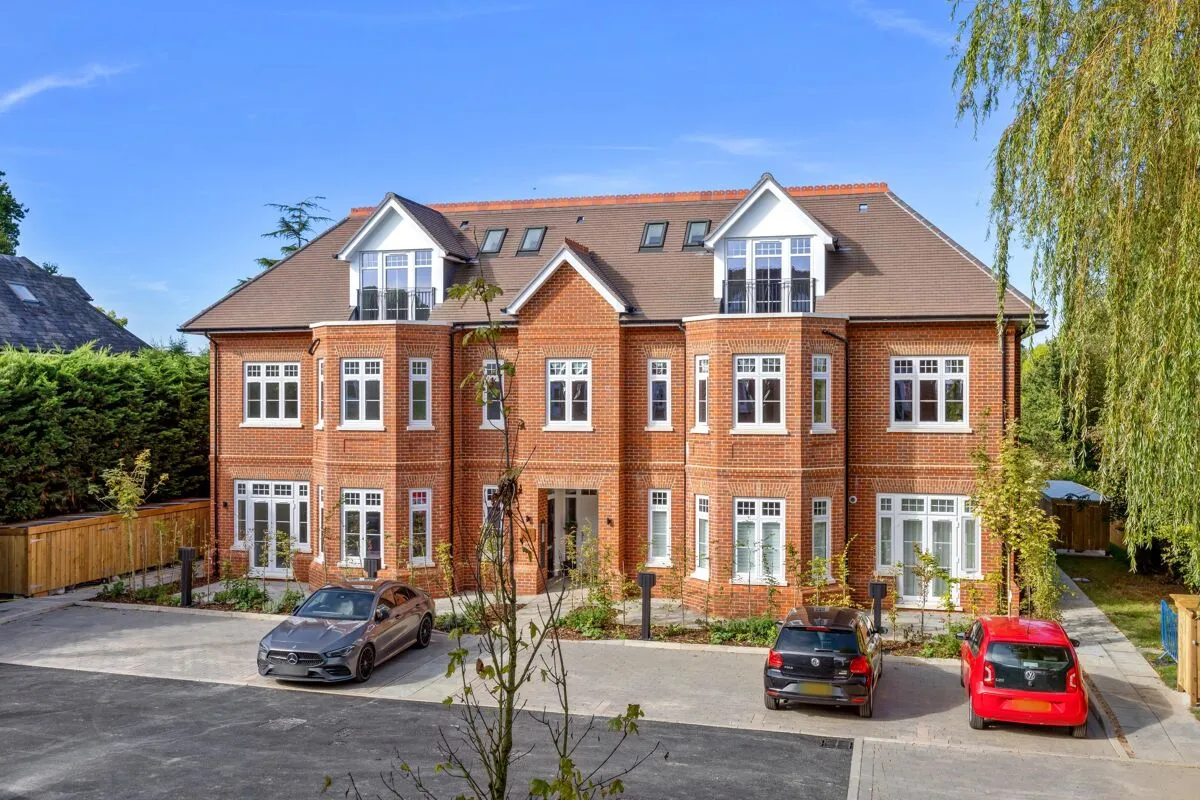 2 bed flat for sale, Luna Place, Esher, KT10