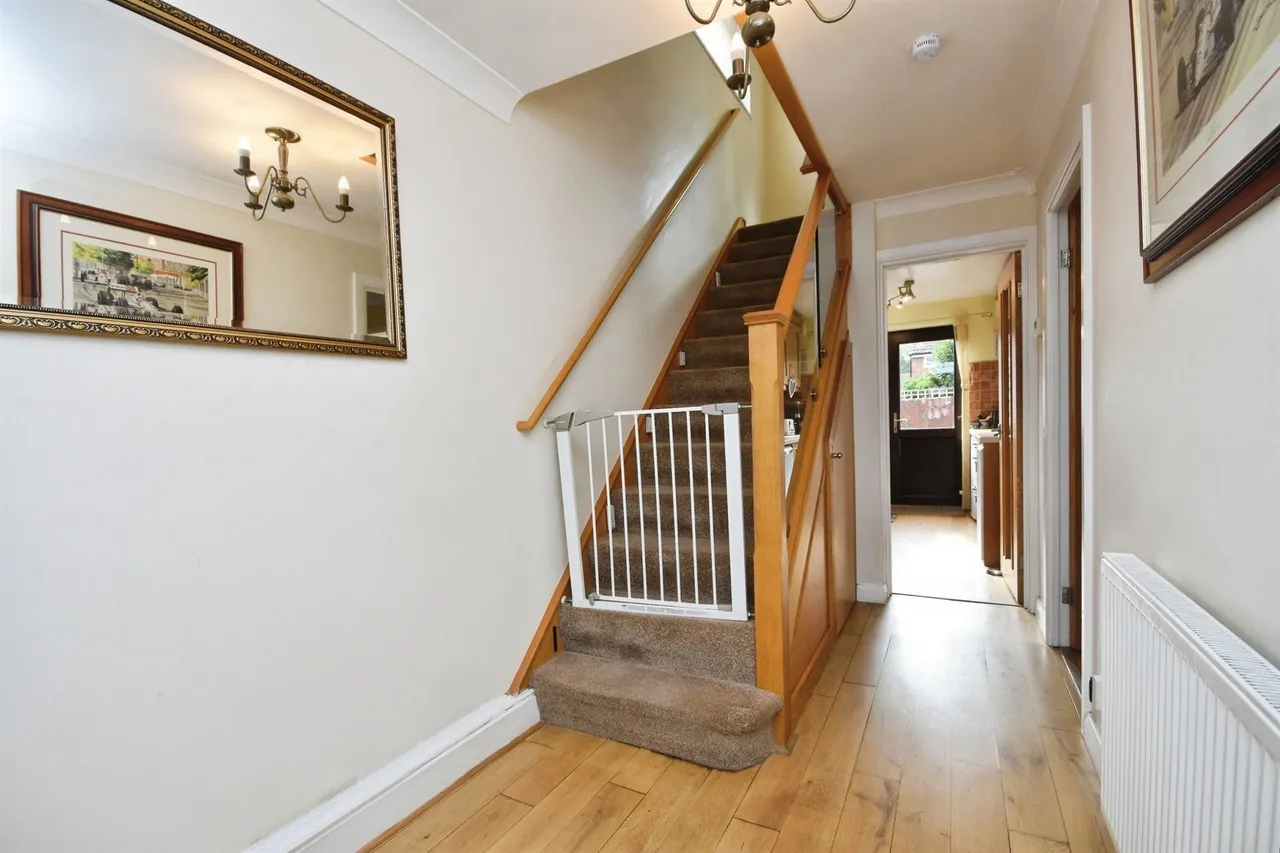 Magnolia Way, Pilgrims Hatch, CM15, photo 14
