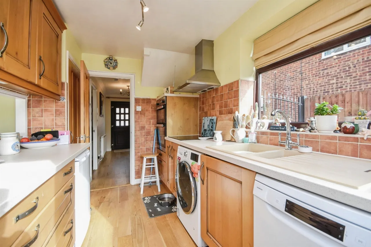 Magnolia Way, Pilgrims Hatch, CM15, photo 16