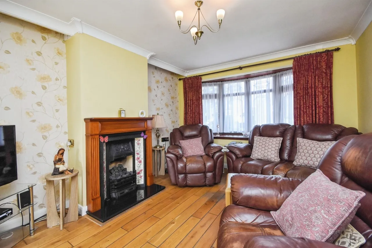 Magnolia Way, Pilgrims Hatch, CM15, photo 15