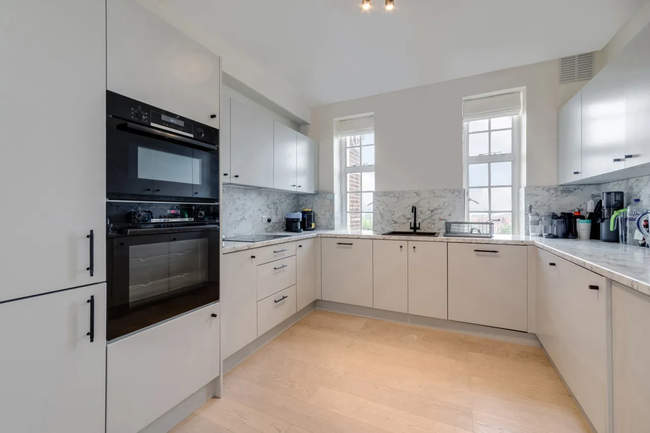 Finchley Road, Hampstead, NW3, photo 2