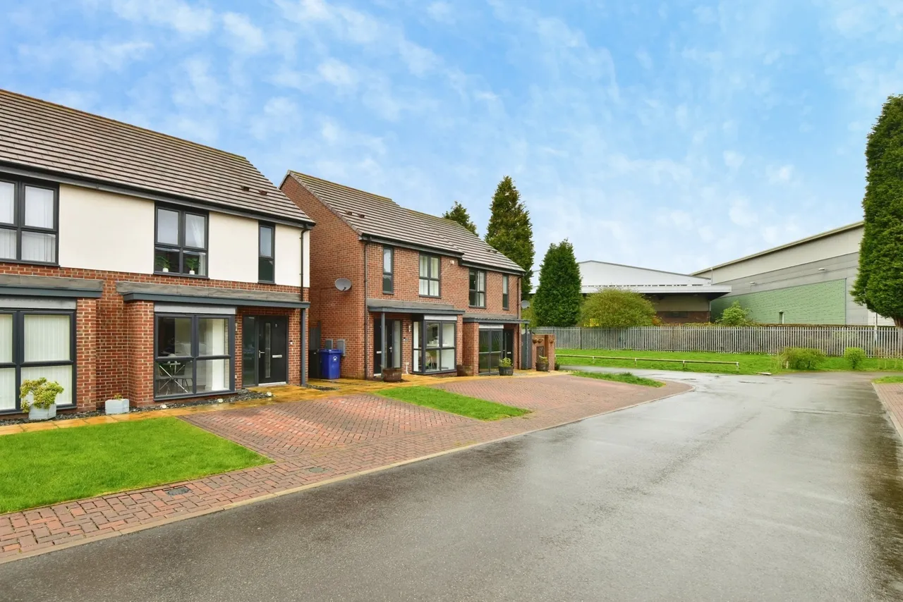 Fell Avenue, NEWCASTLE, Staffordshire, ST5, photo 17