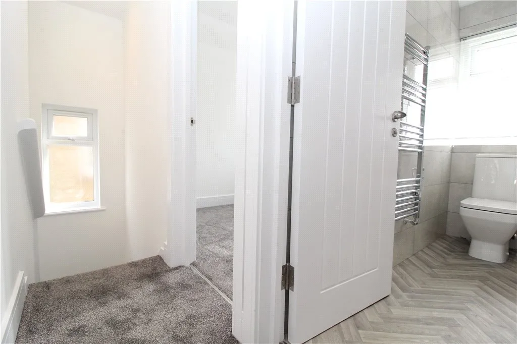 Longford Avenue, Feltham, TW14, photo 13