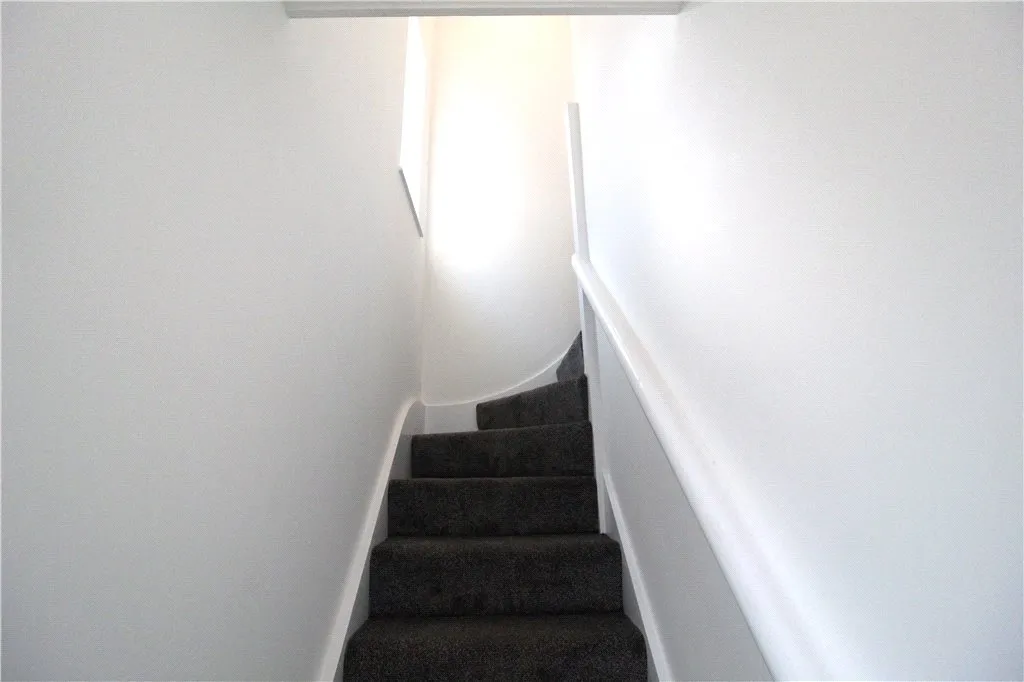 Longford Avenue, Feltham, TW14, photo 14