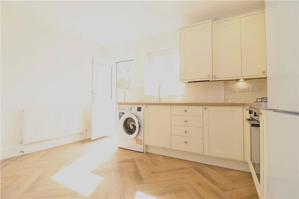 Longford Avenue, Feltham, TW14, photo 9