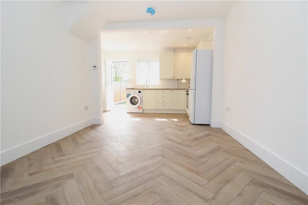 Longford Avenue, Feltham, TW14, photo 8
