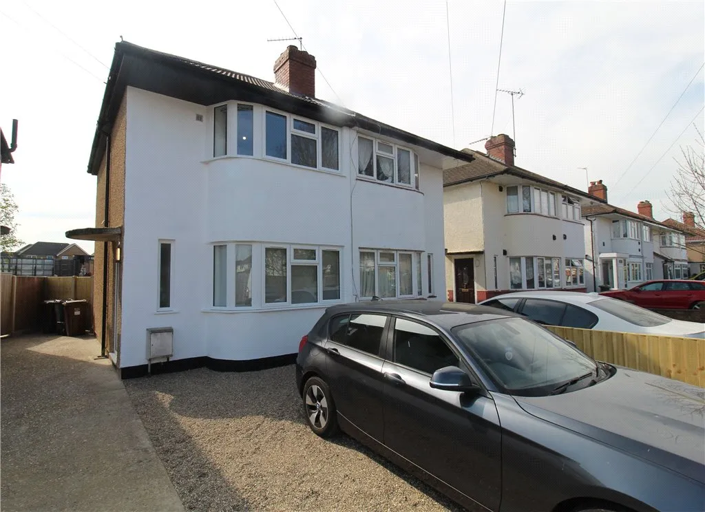 2 bed house to rent, Longford Avenue, Feltham, TW14