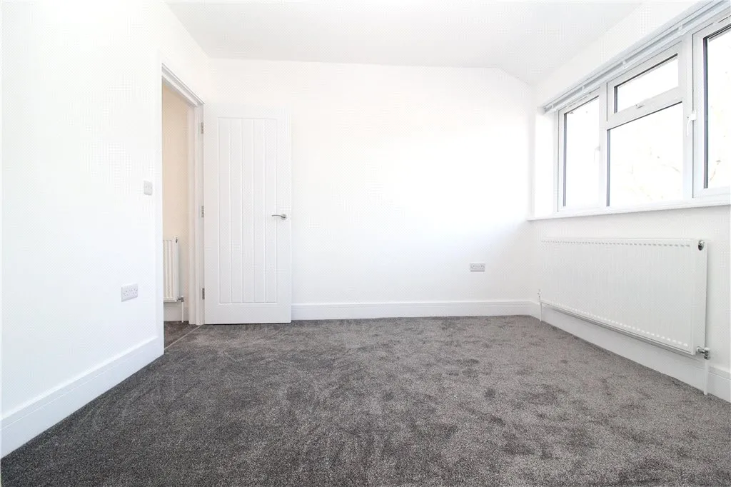 Longford Avenue, Feltham, TW14, photo 12