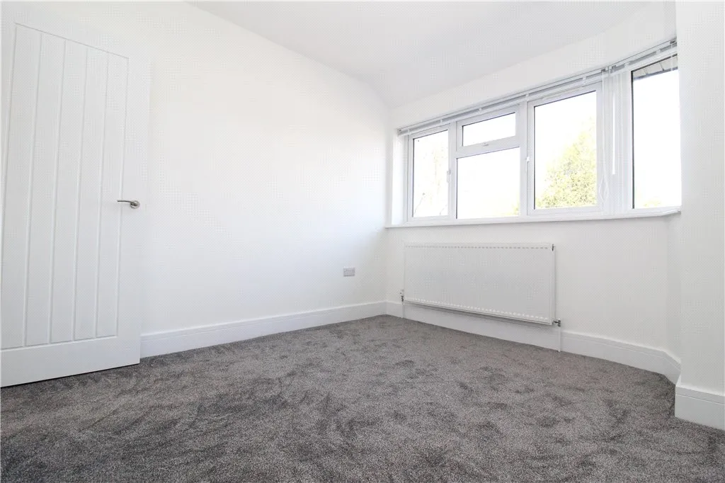 Longford Avenue, Feltham, TW14, photo 11