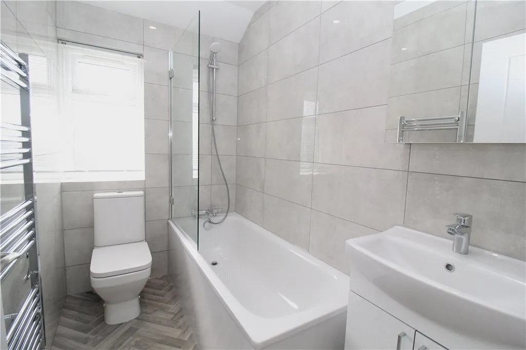 Longford Avenue, Feltham, TW14, photo 6