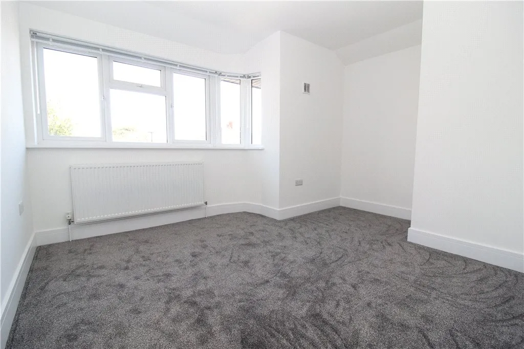 Longford Avenue, Feltham, TW14, photo 4