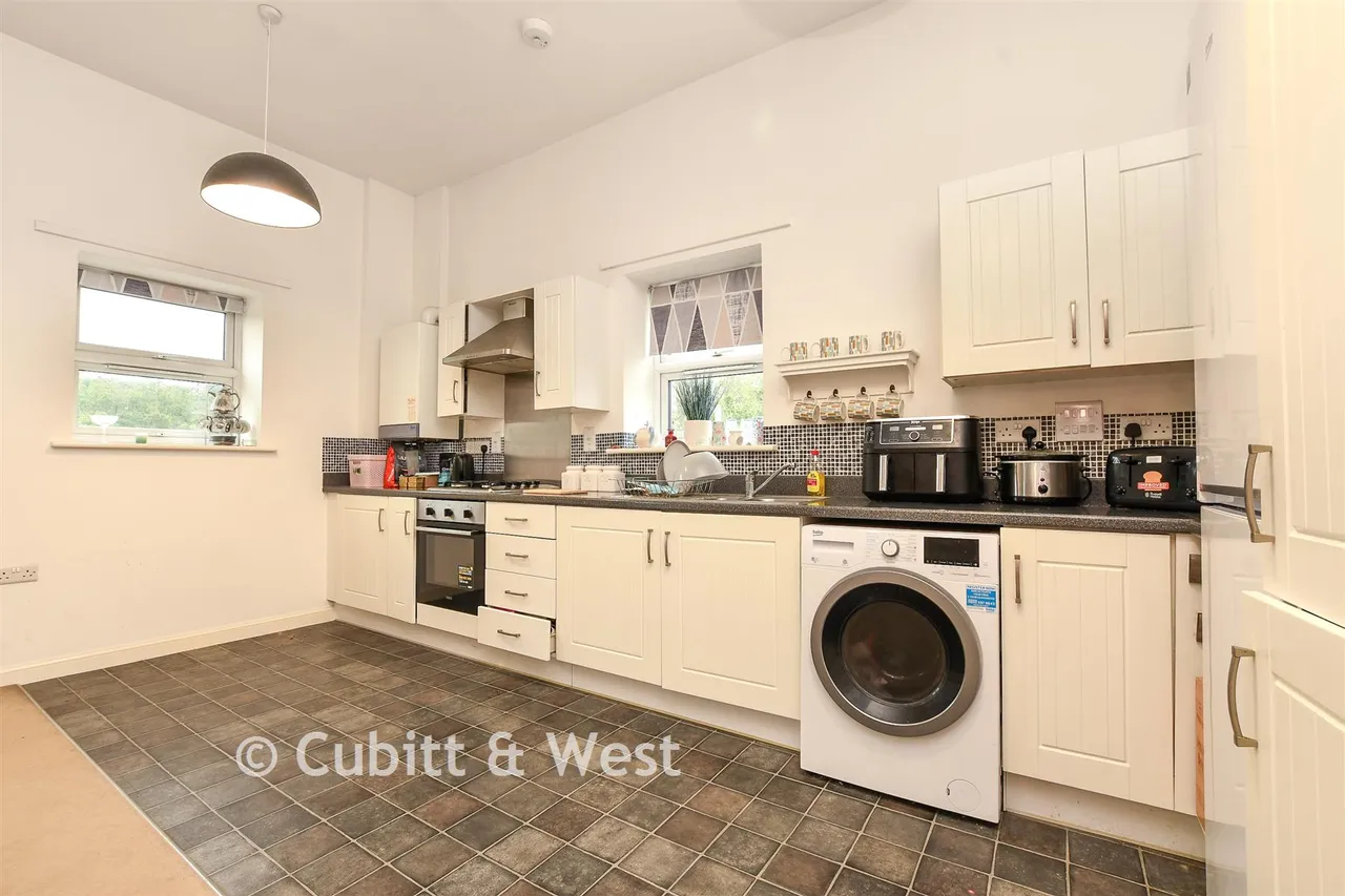 Roman Lane, Southwater, RH13, photo 4