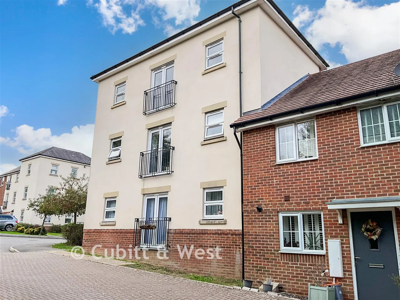 2 bed flat for sale, Roman Lane, Southwater, RH13