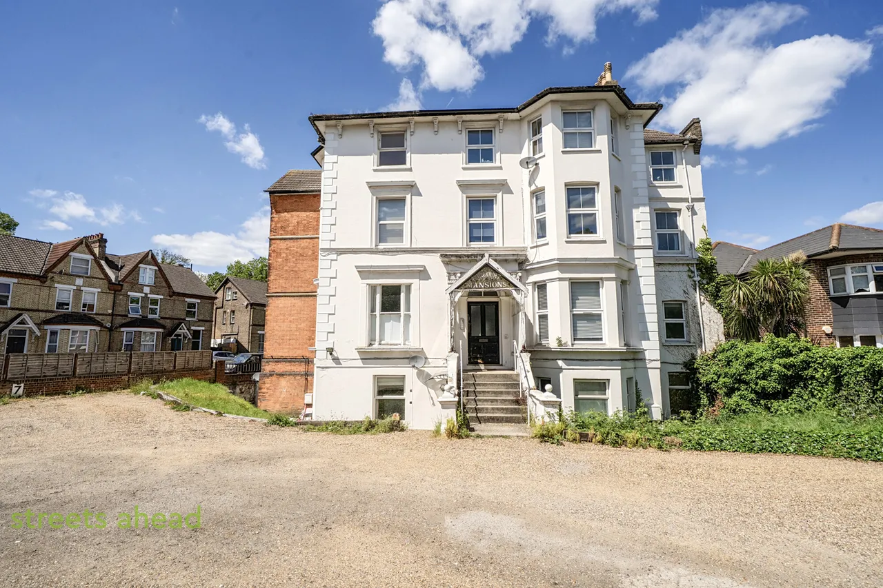 2 bed flat for sale, Penge Road, London, SE20