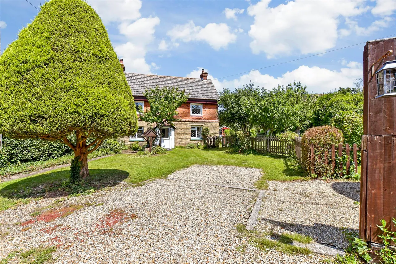 Branstone, Sandown, PO36, photo 13