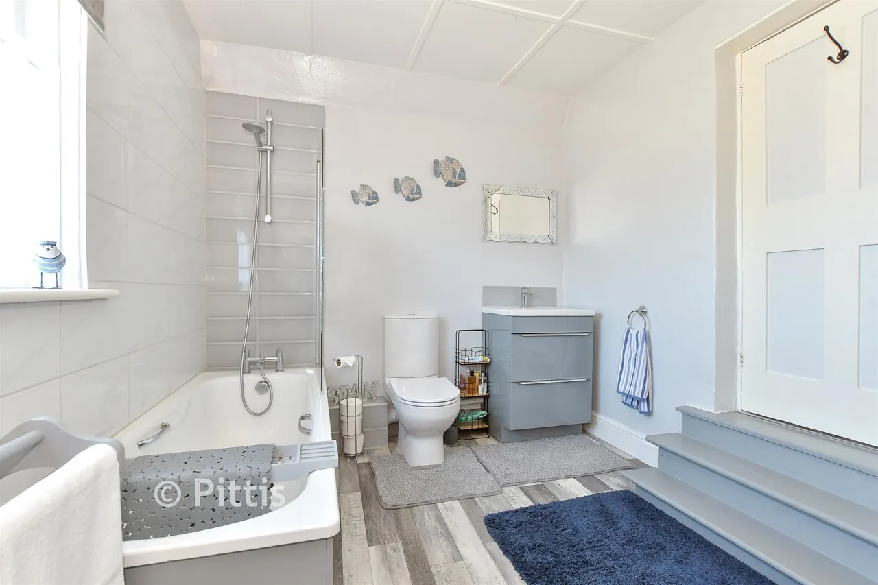 Branstone, Sandown, PO36, photo 11