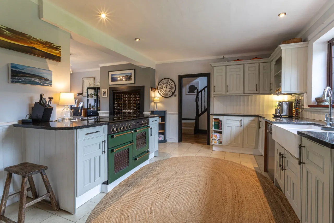 The Warren Chalky Lane, Dogmersfield, Hook, RG27 8TG, photo 5