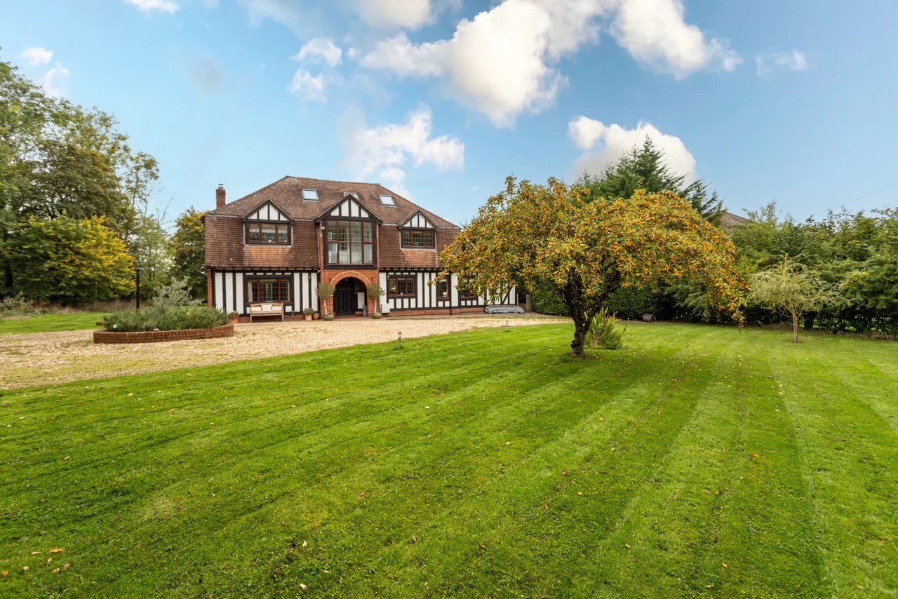 6 bed house for sale — The Warren Chalky Lane, Dogmersfield, Hook, RG27 8TG