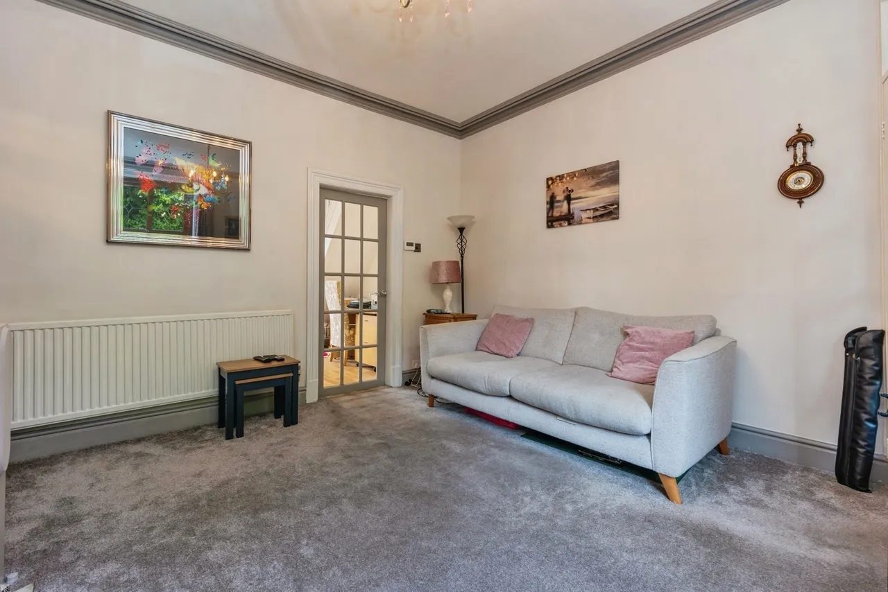 Lord Street, STALYBRIDGE, Cheshire, SK15, photo 4