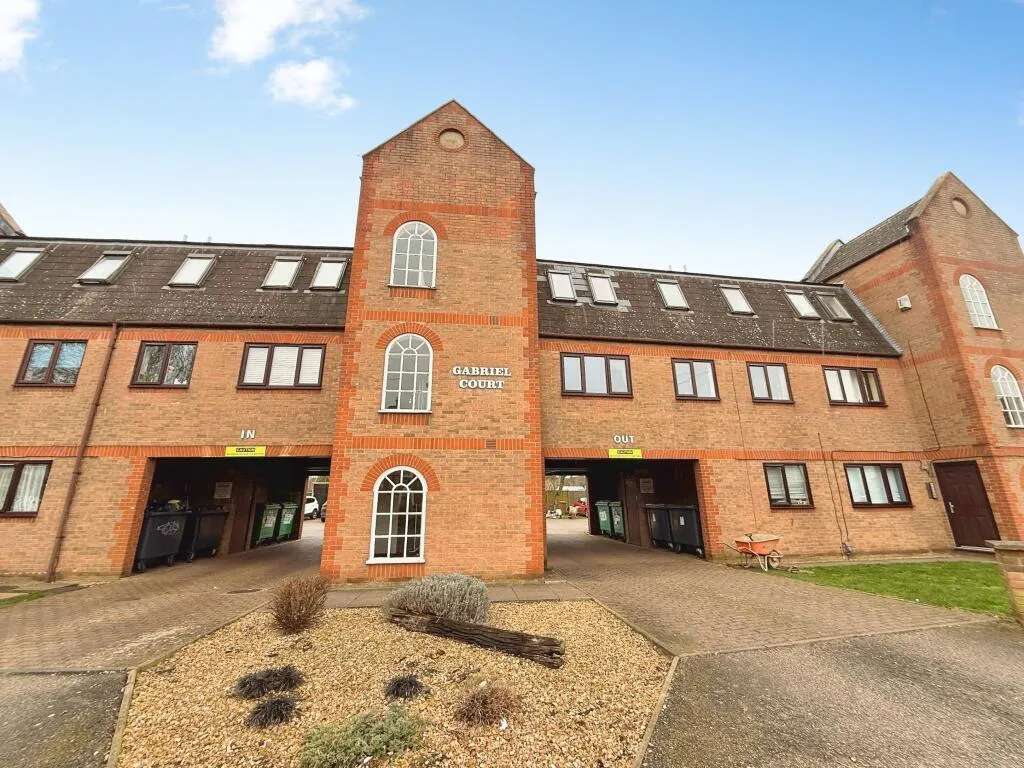 2 bed flat for sale — Fletton Avenue, Peterborough