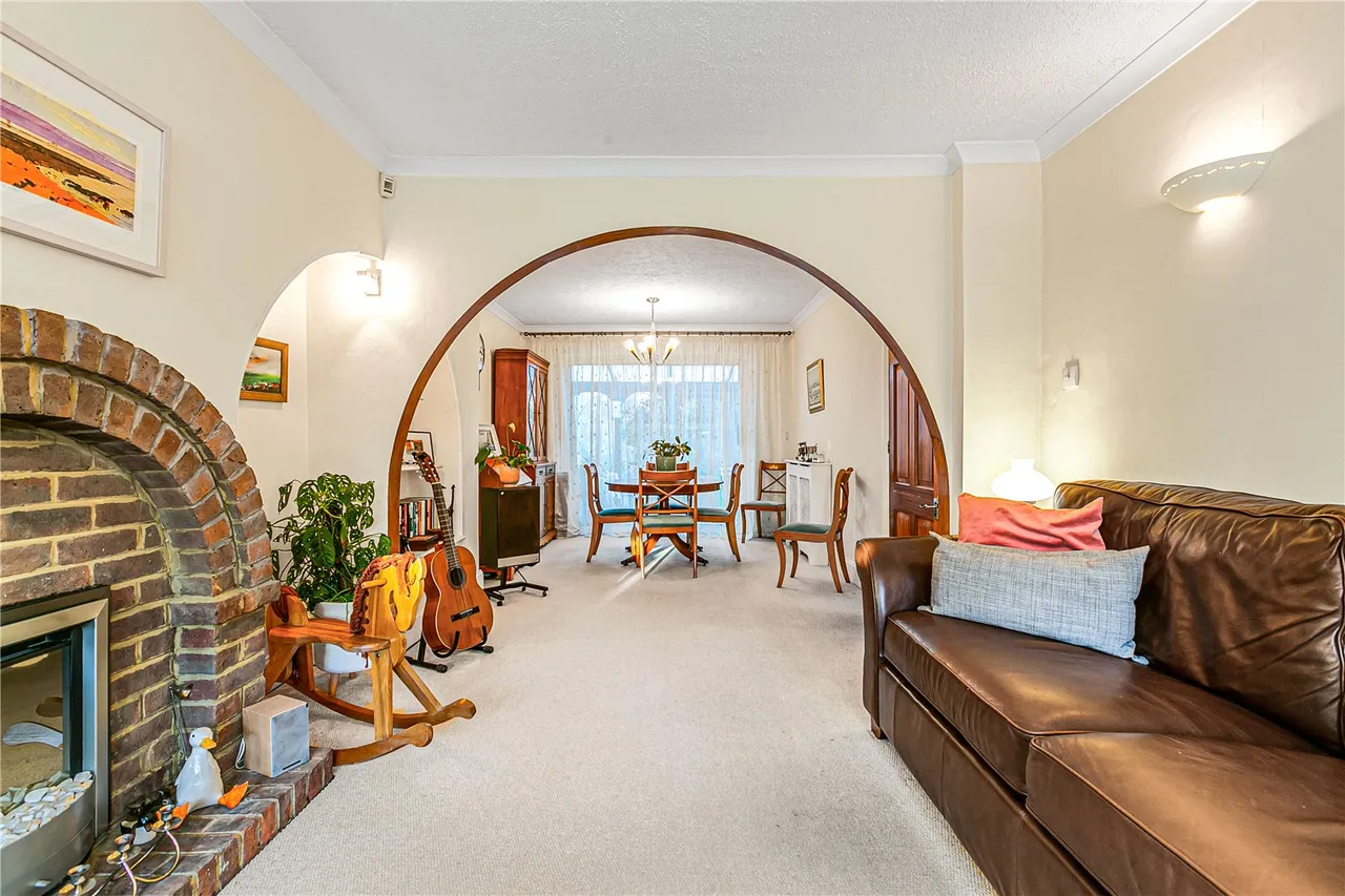 Rydal Gardens, Whitton, TW3, photo 8