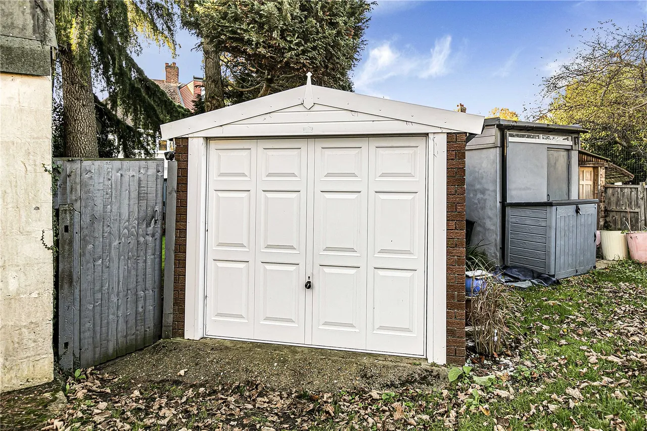 Rydal Gardens, Whitton, TW3, photo 18