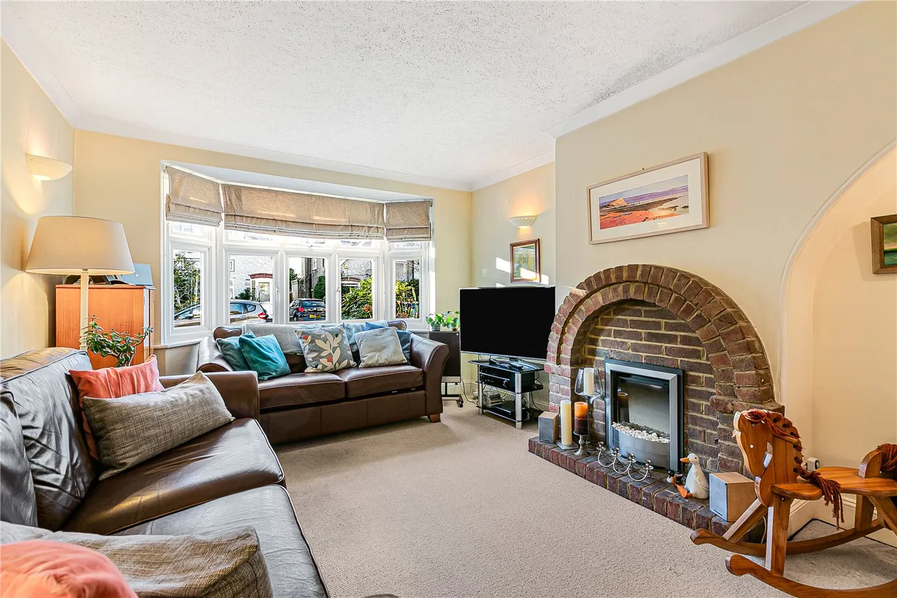 Rydal Gardens, Whitton, TW3, photo 7