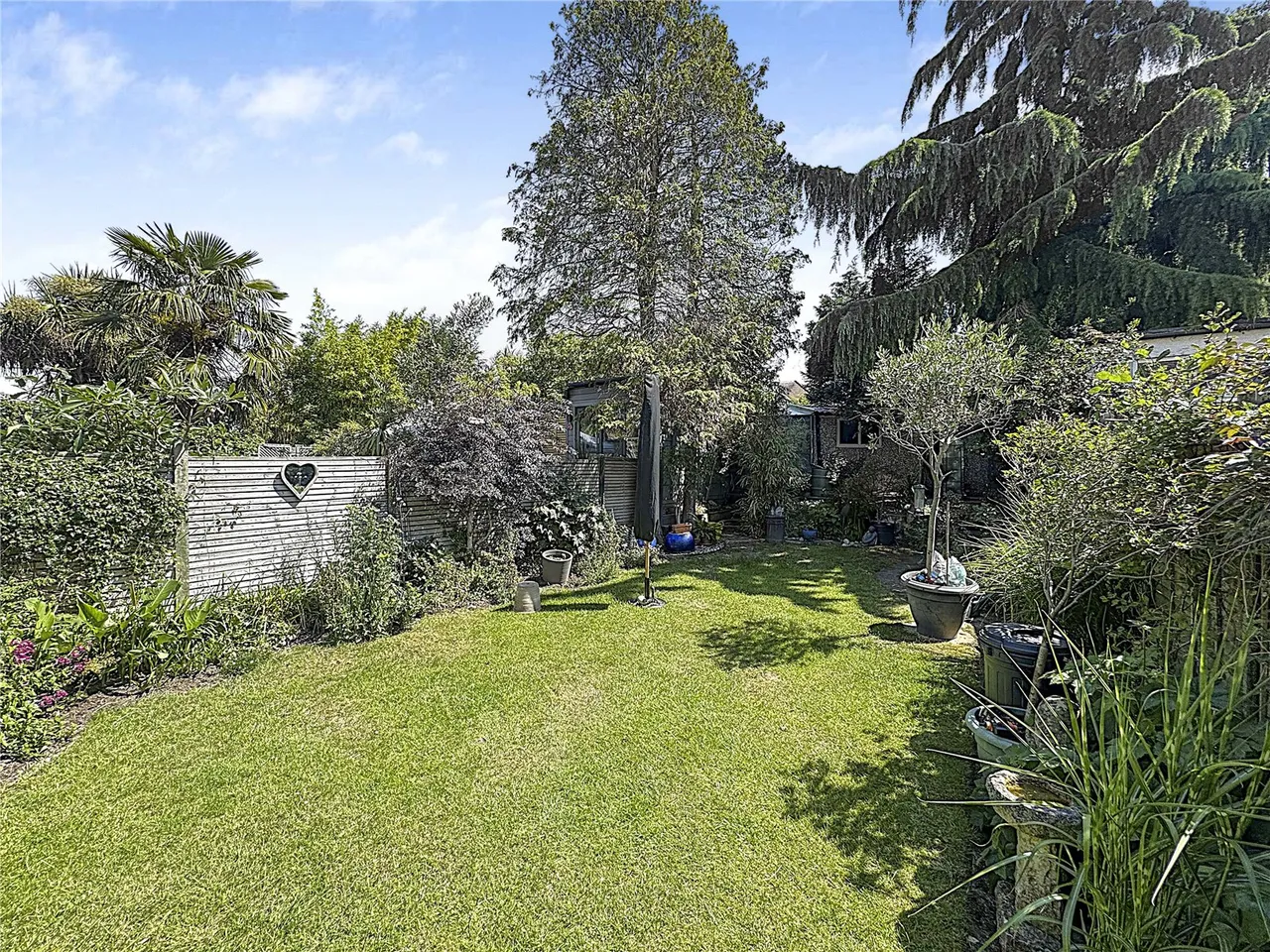 Rydal Gardens, Whitton, TW3, photo 17