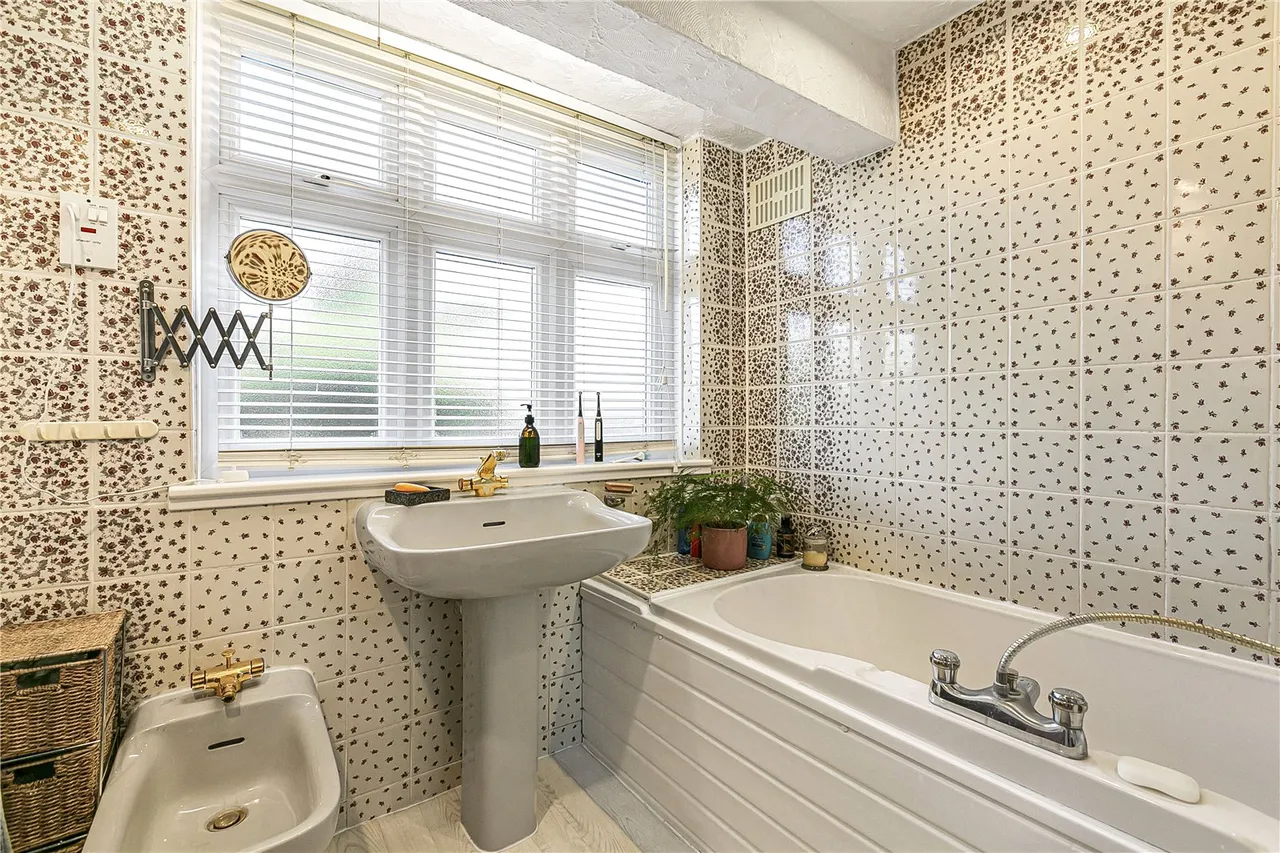 Rydal Gardens, Whitton, TW3, photo 15