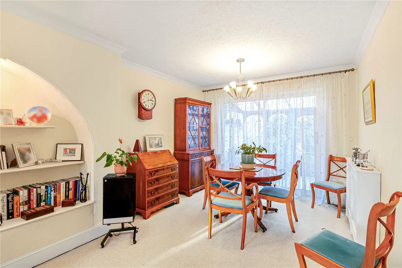 Rydal Gardens, Whitton, TW3, photo 9