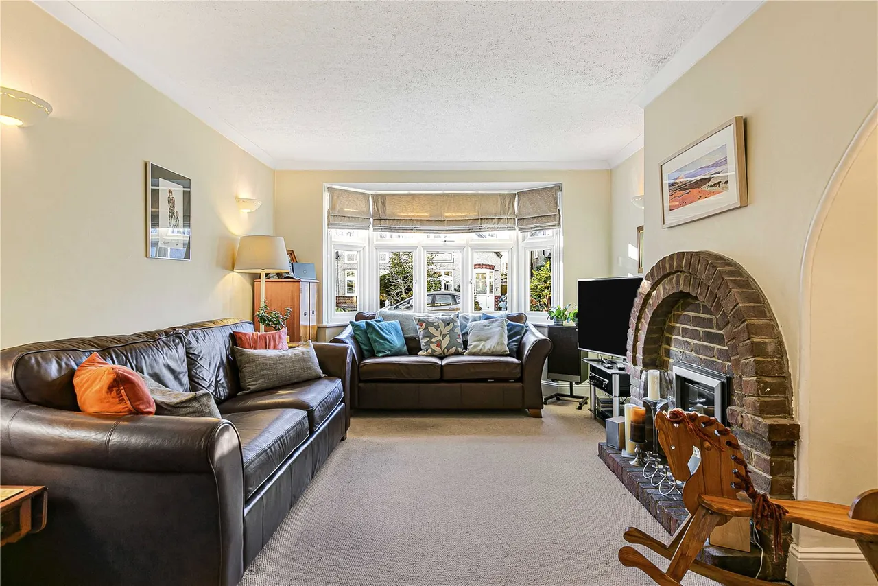 Rydal Gardens, Whitton, TW3, photo 6