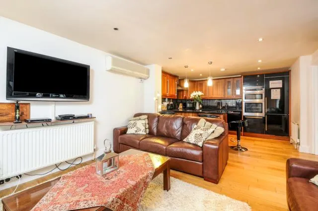 2 bed flat to rent, Singers Lane, Henley-on-thames, RG9