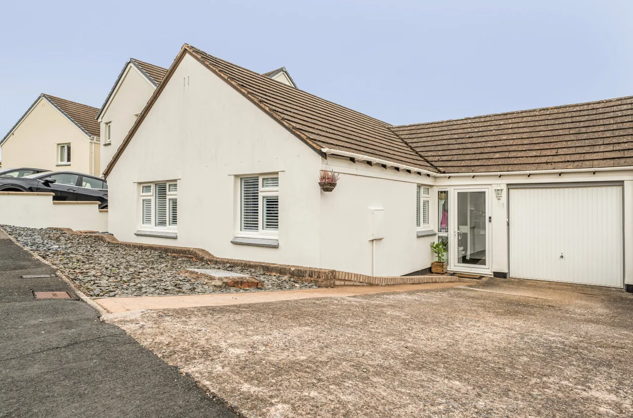 3 bed house for sale, Meadow View, Uffculme, EX15