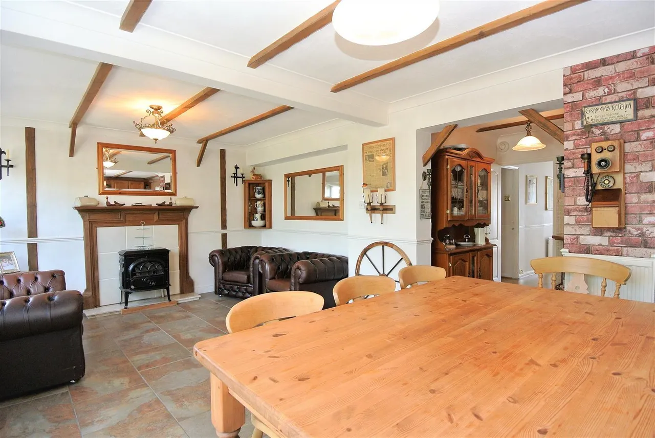 Gilmore Crescent, Ashford, Surrey, TW15 2DB, photo 4