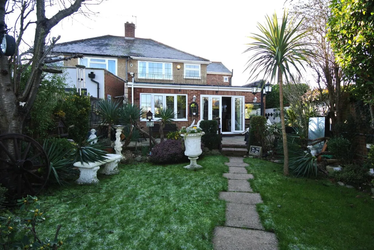 Gilmore Crescent, Ashford, Surrey, TW15 2DB, photo 16