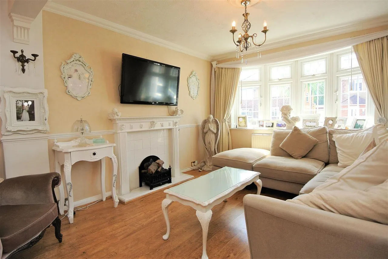 Gilmore Crescent, Ashford, Surrey, TW15 2DB, photo 6