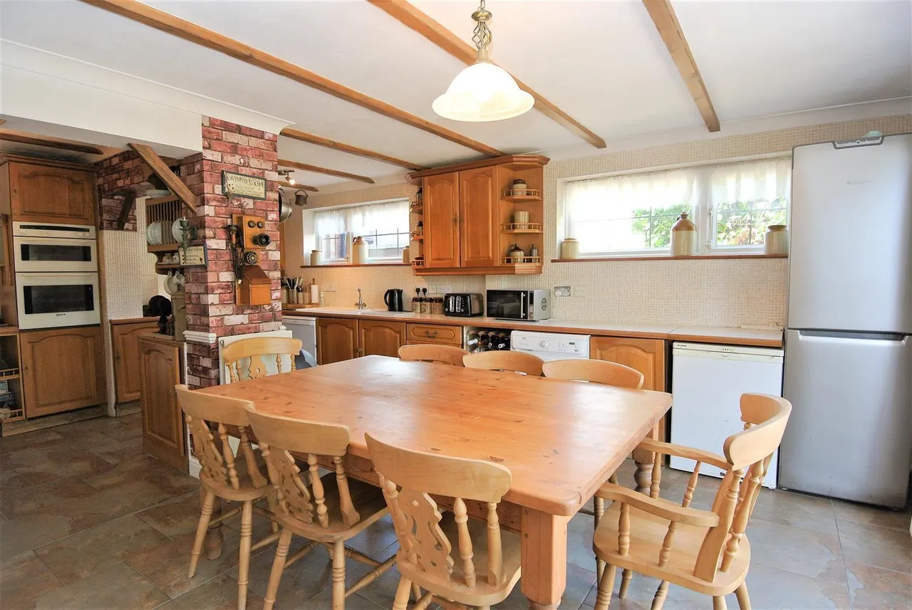 Gilmore Crescent, Ashford, Surrey, TW15 2DB, photo 3