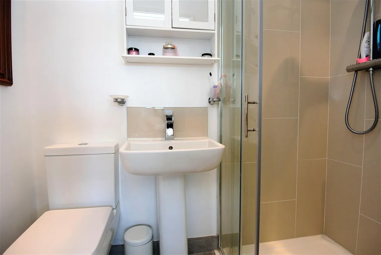 Gilmore Crescent, Ashford, Surrey, TW15 2DB, photo 11