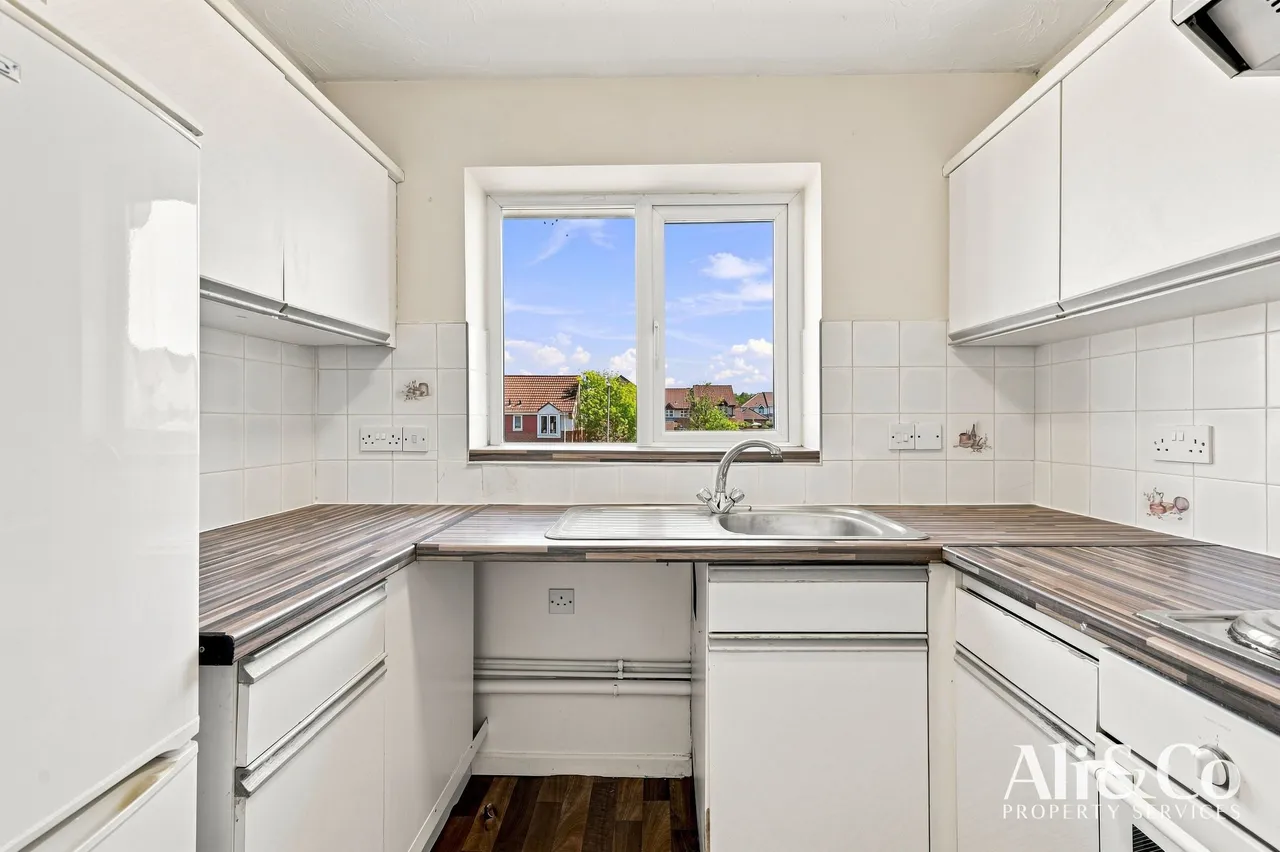 Caravel Close, Grays, Essex, RM16 6QB, photo 3