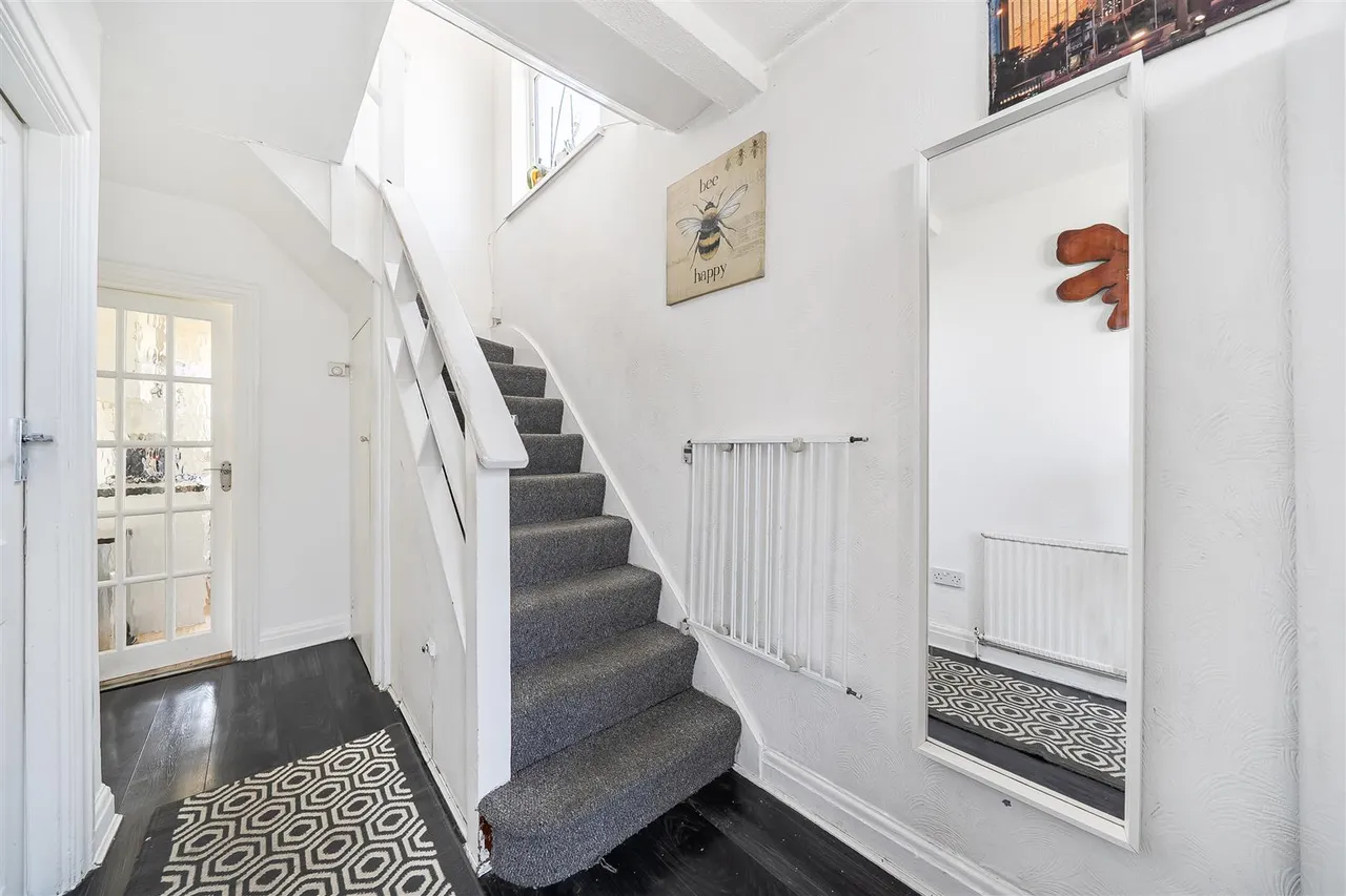 Windermere Avenue, Wembley, photo 2