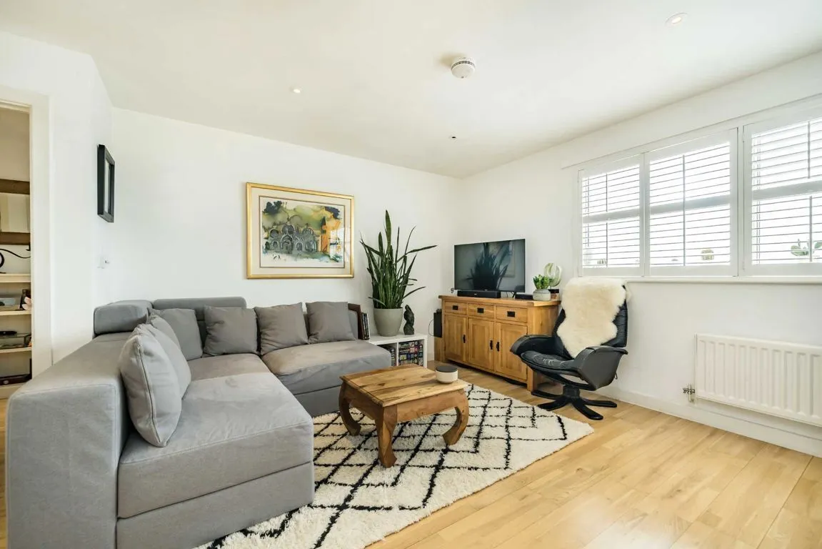 Streatham High Road, SW16, photo 6