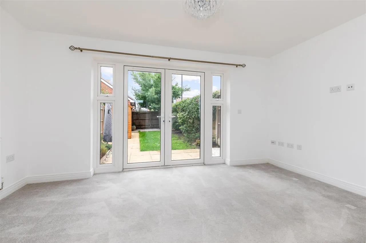 Acacia Crescent, Angmering, photo 5