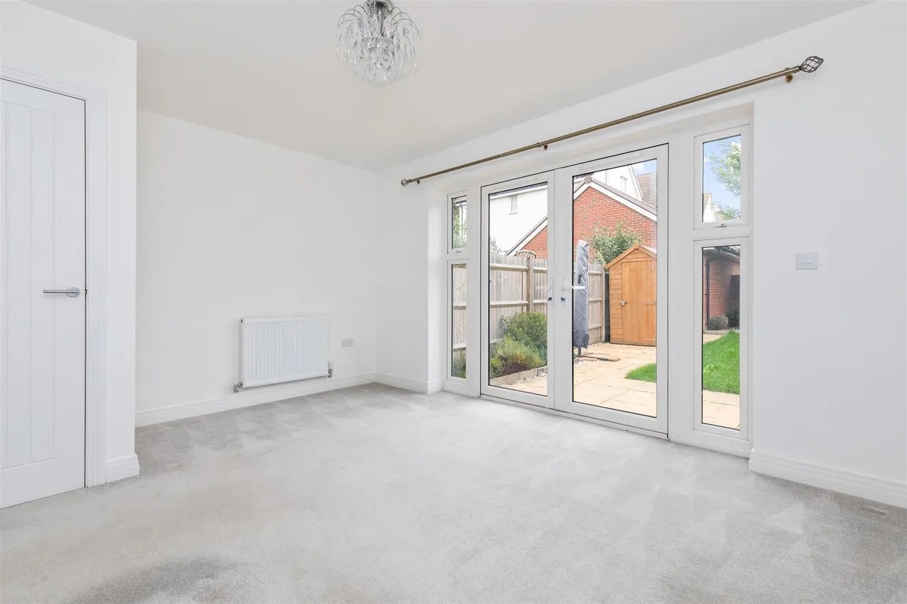Acacia Crescent, Angmering, photo 6
