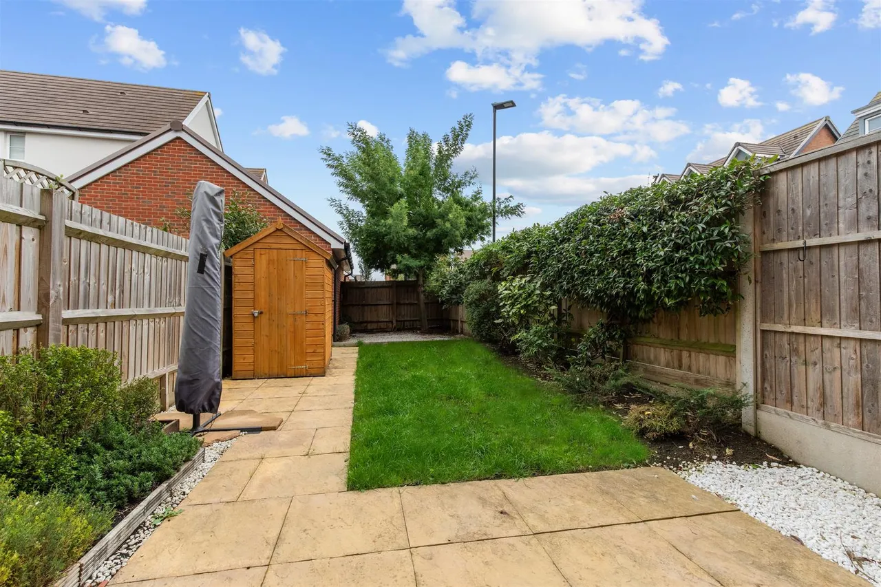 Acacia Crescent, Angmering, photo 18
