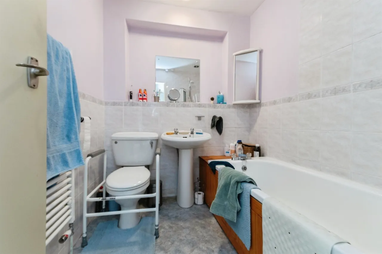The Ridge, Woodfalls, SP5, photo 20