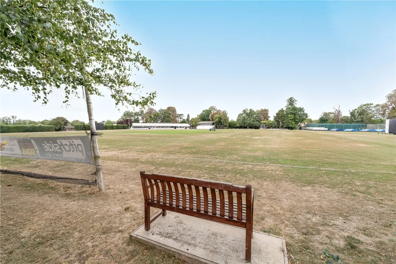 Kenton Avenue, Lower Sunbury, TW16 5AS, photo 14