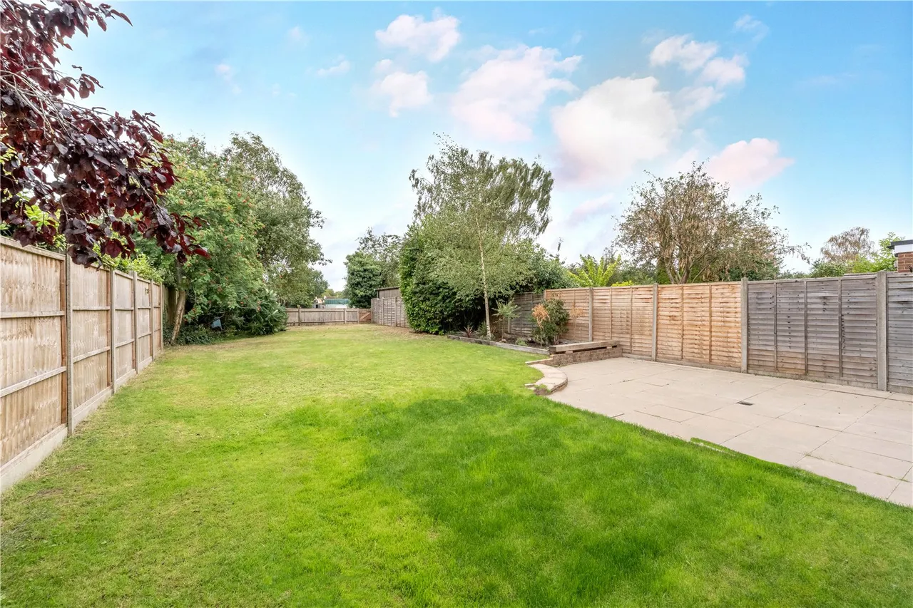 Kenton Avenue, Lower Sunbury, TW16 5AS, photo 7