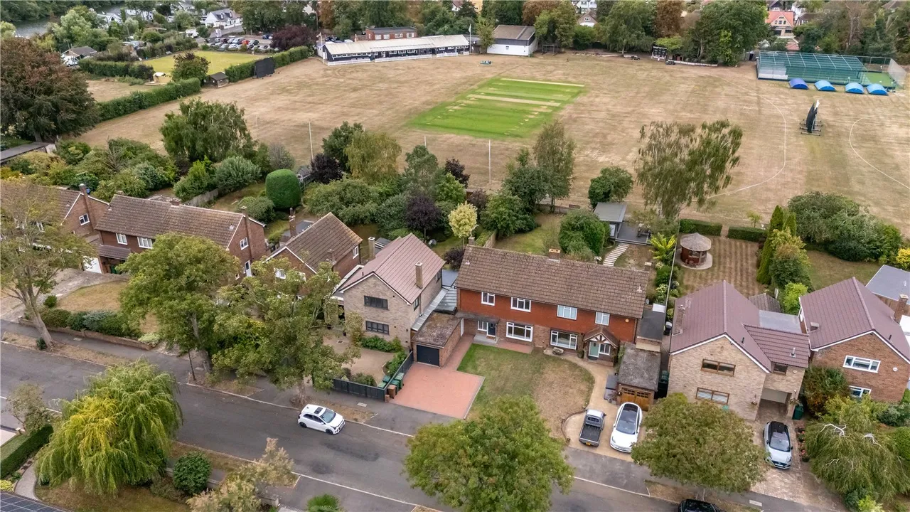 Kenton Avenue, Lower Sunbury, TW16 5AS, photo 4