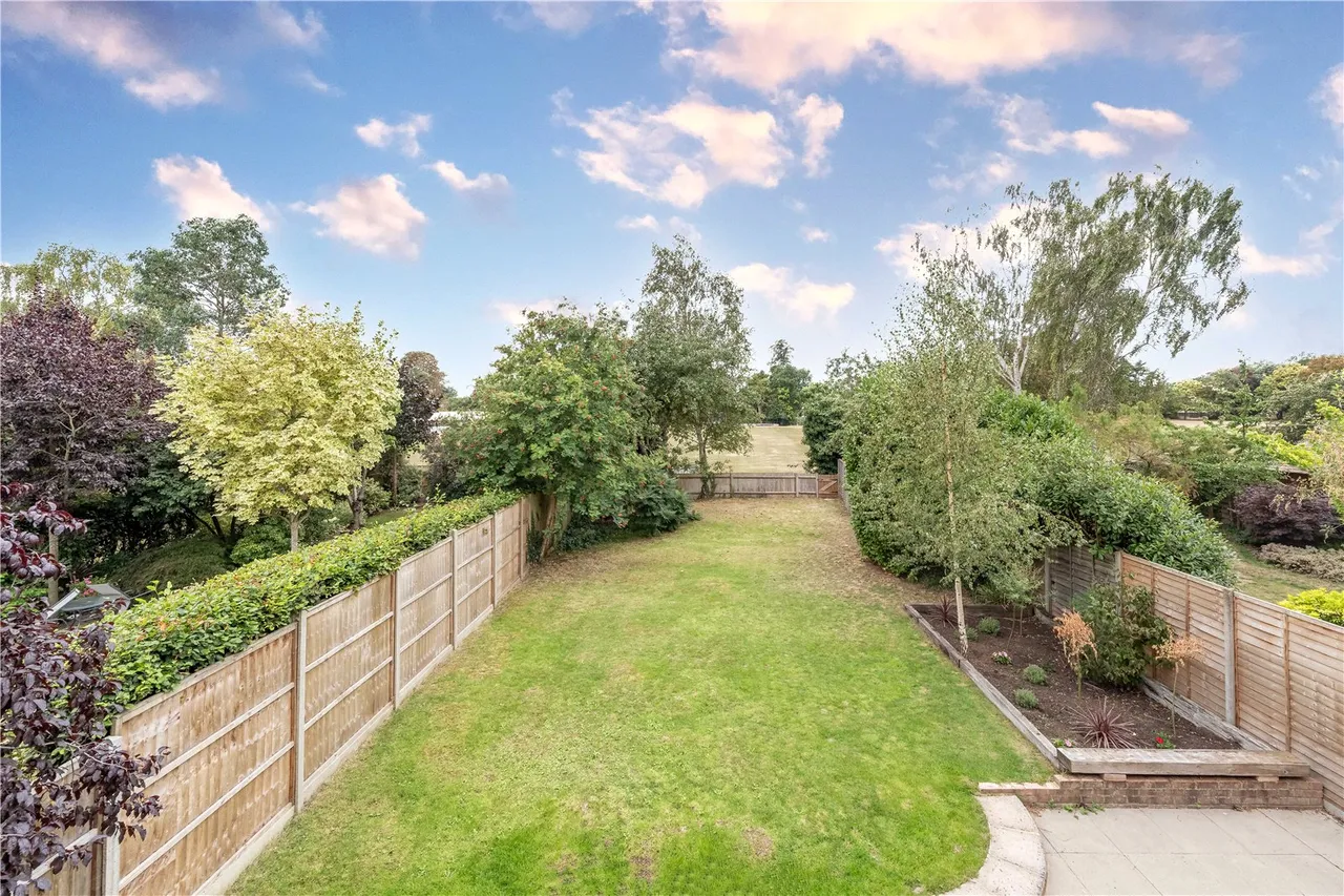 Kenton Avenue, Lower Sunbury, TW16 5AS, photo 13